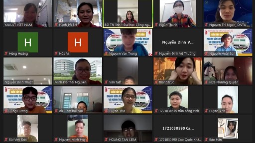 DNTU: Tân sinh viên ngành Đông phương học và ngành Công nghệ thực phẩm Kiến tập trực tuyến tại các nhà máy sản xuất của Công ty TNHH Yakult Việt Nam